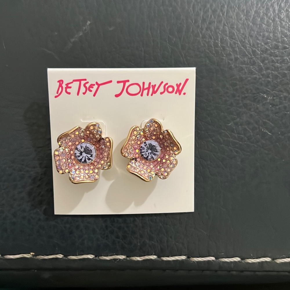 Betsey Johnson Gold Tone 3D Flower Purple Crystal Accent Stud Earrings NWT.